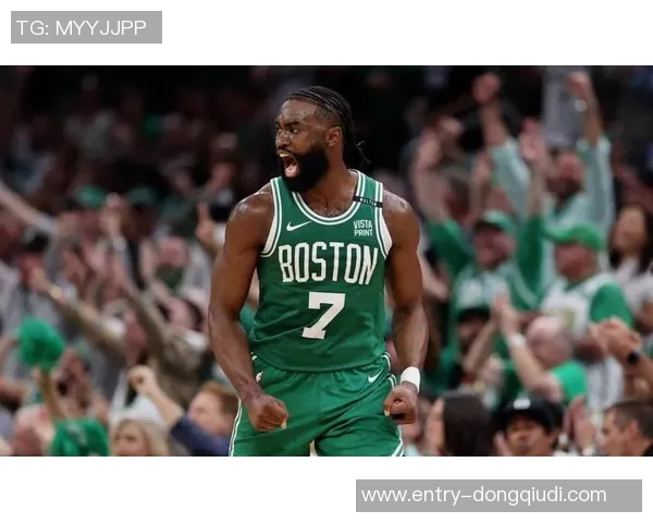 杰伦布朗连续9场比赛得分30平伯德队史纪录展现超强实力